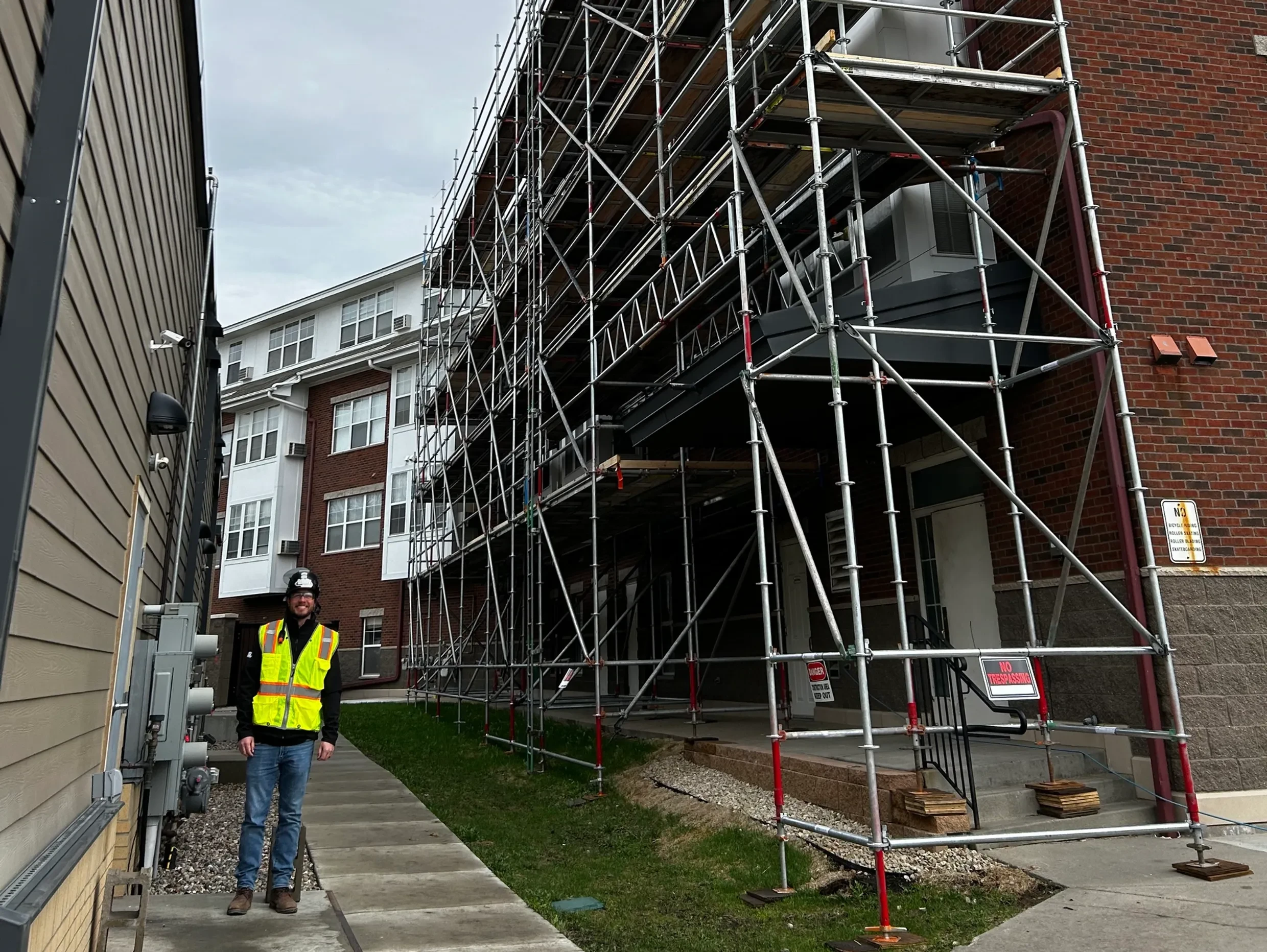 Infinity Scaffold worker on scaffolding